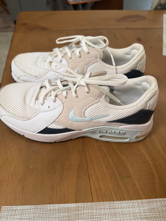 Nike Shoes - Women’s Nike Air Max size 7.5, white with navy and mint details.